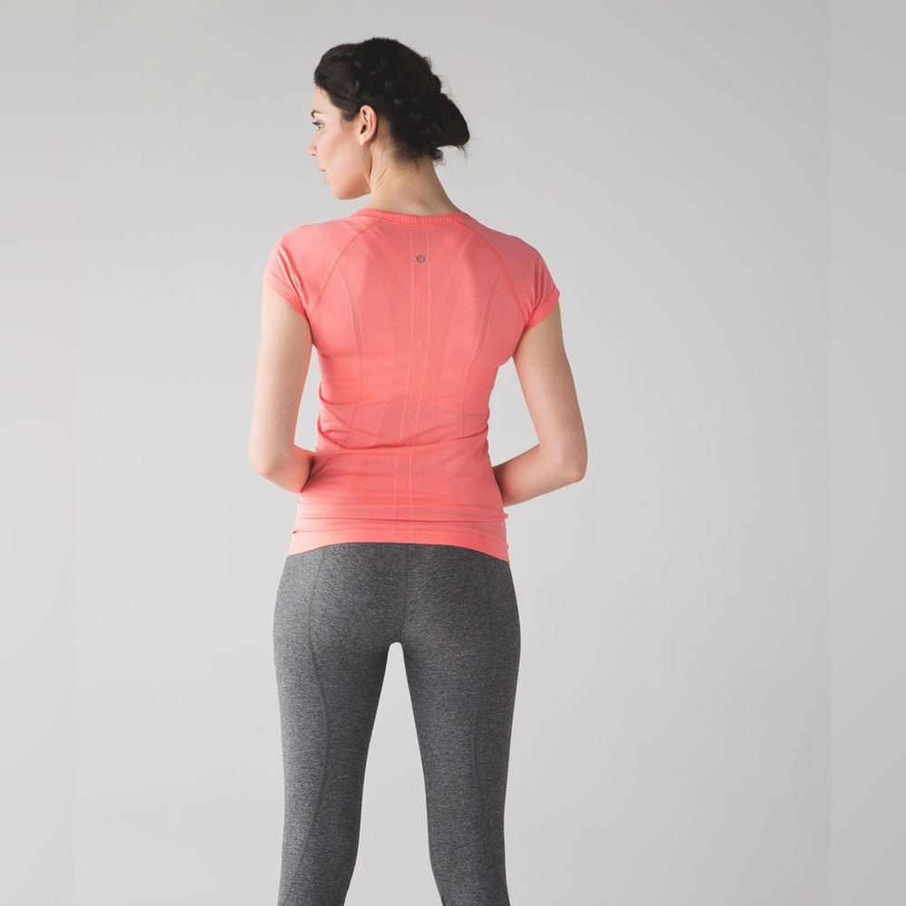 Lululemon Swiftly Tech Short Sleeve Scoop - Picture 2 of 9